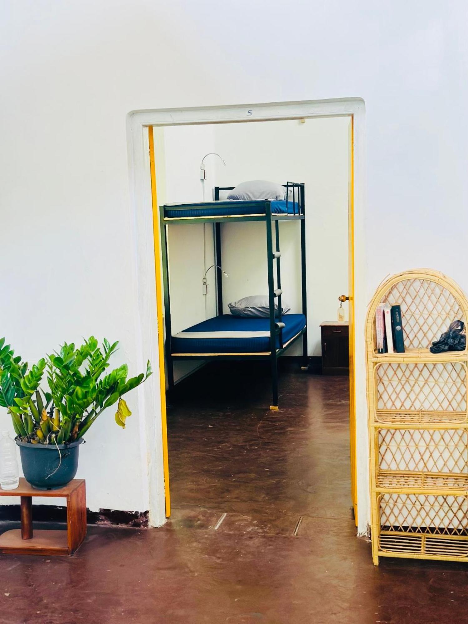 Happy Bunk Hostel Уелигама Екстериор снимка