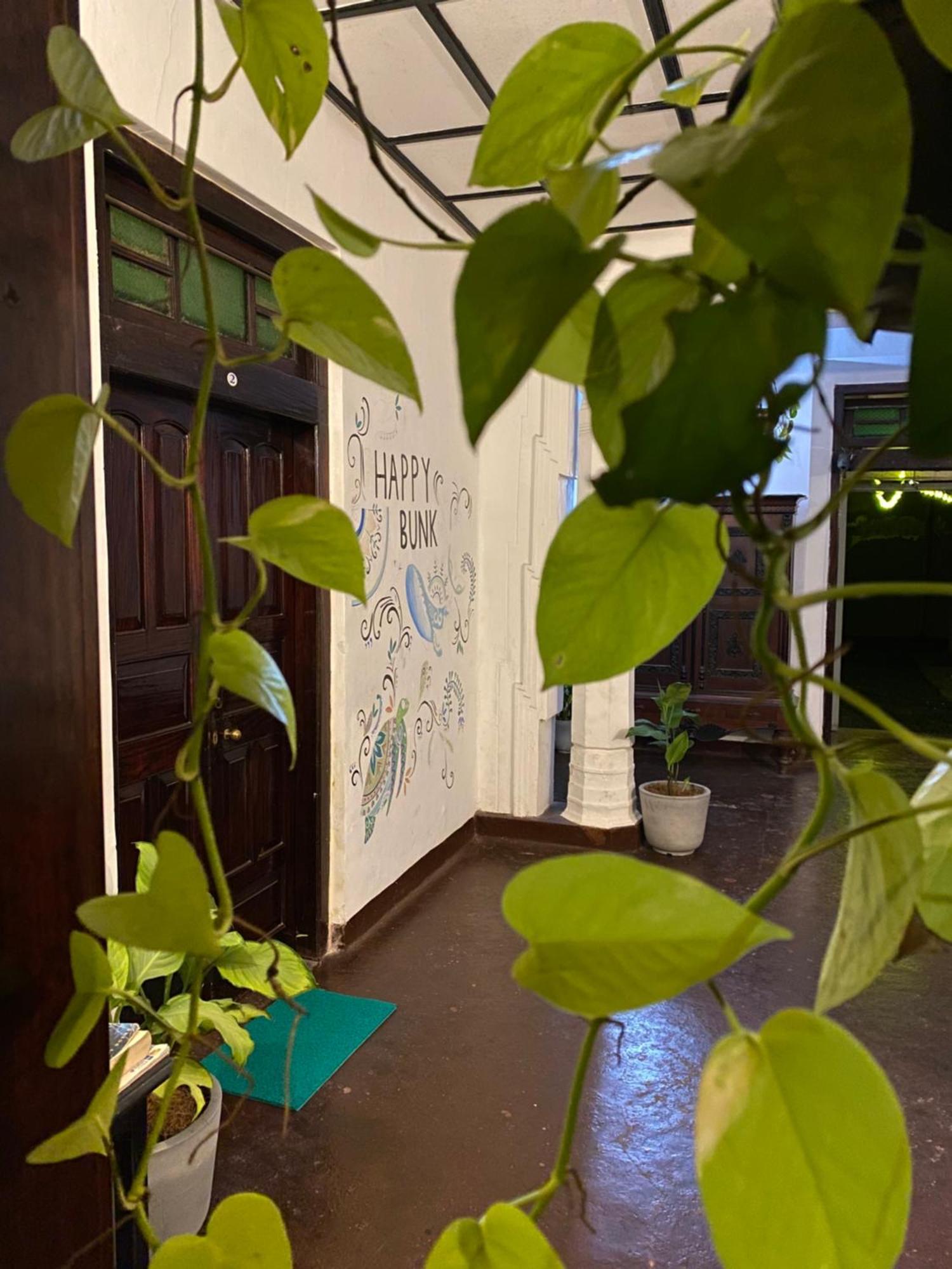 Happy Bunk Hostel Уелигама Екстериор снимка