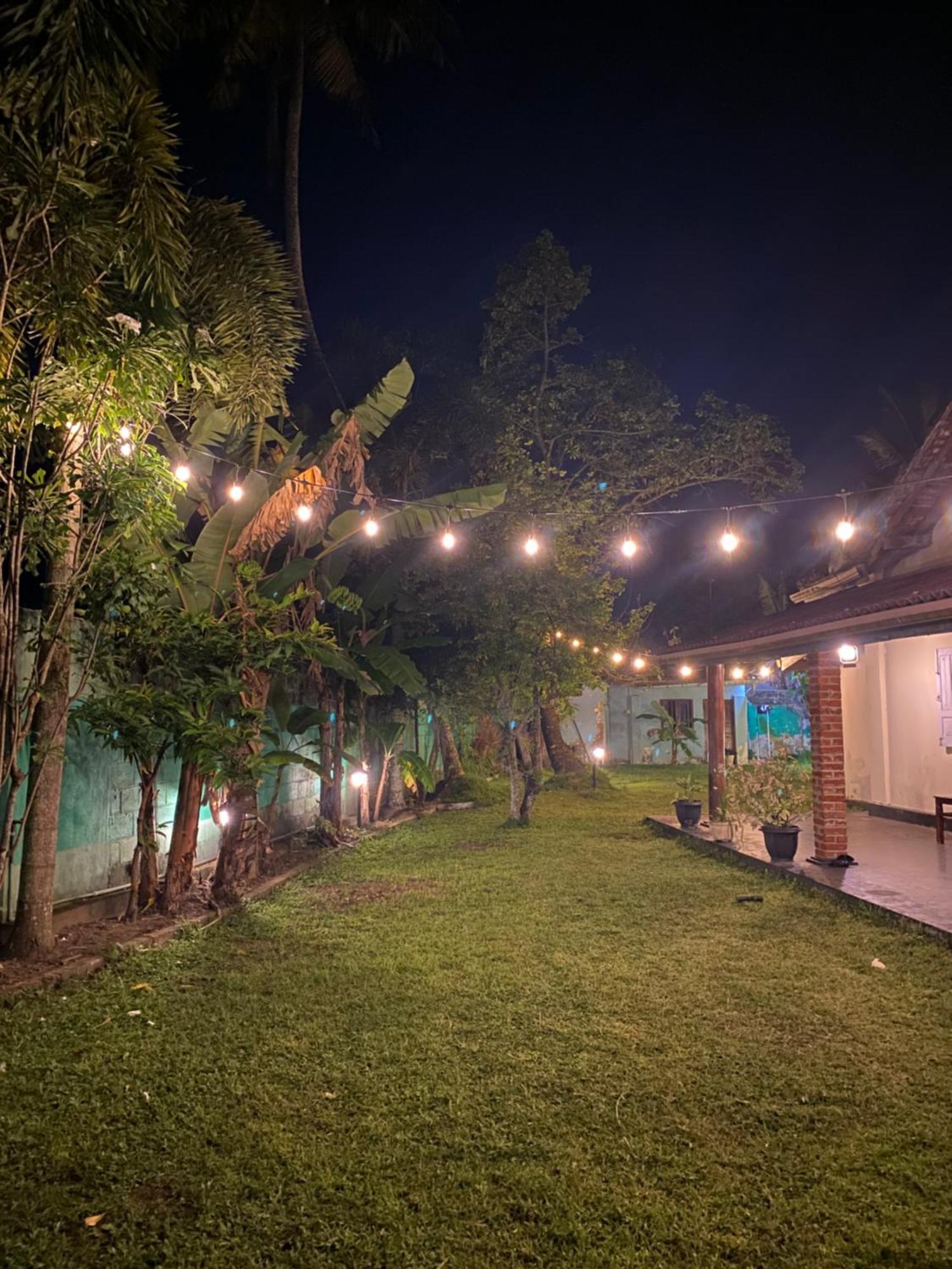 Happy Bunk Hostel Уелигама Екстериор снимка