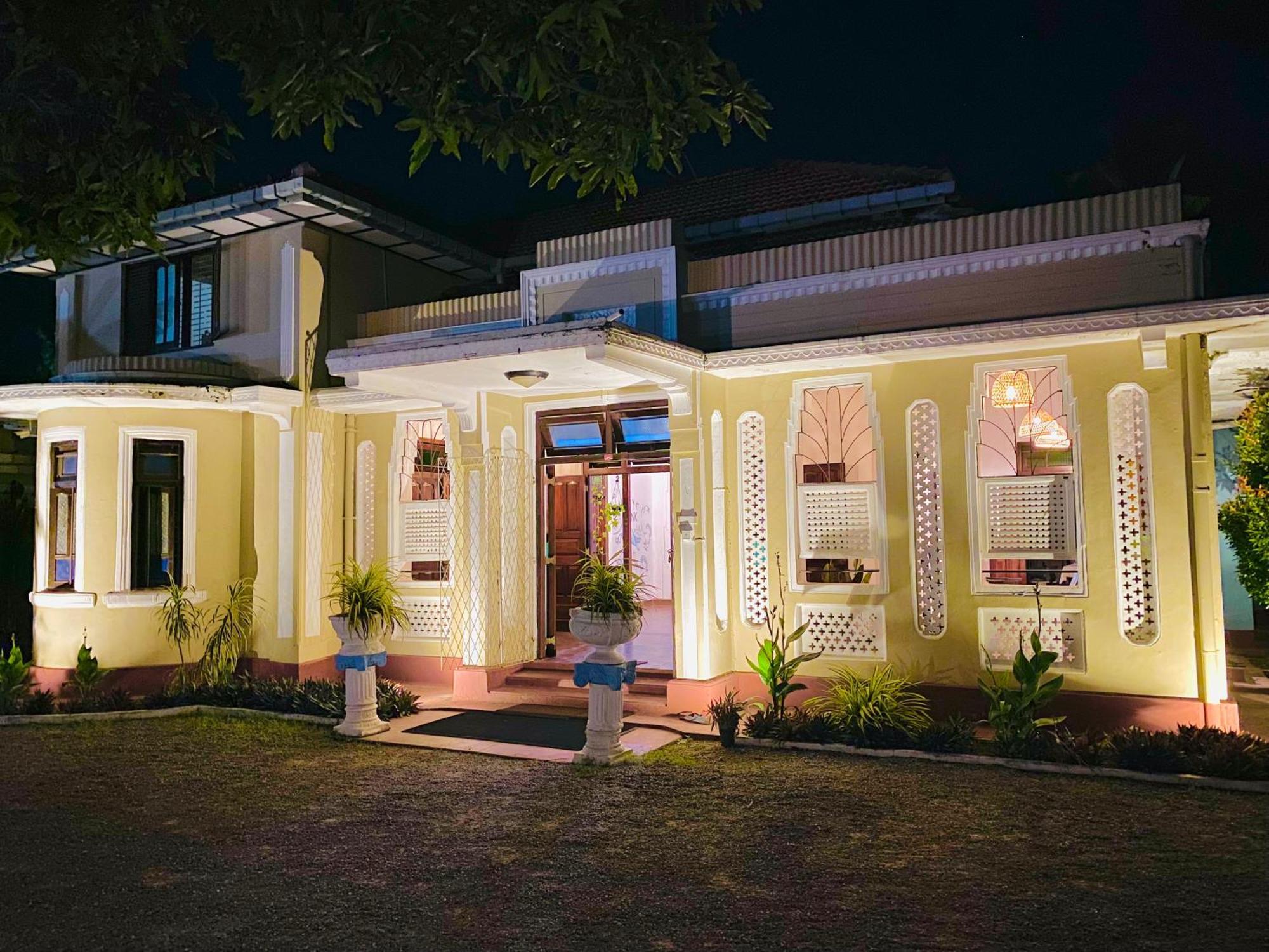 Happy Bunk Hostel Уелигама Екстериор снимка