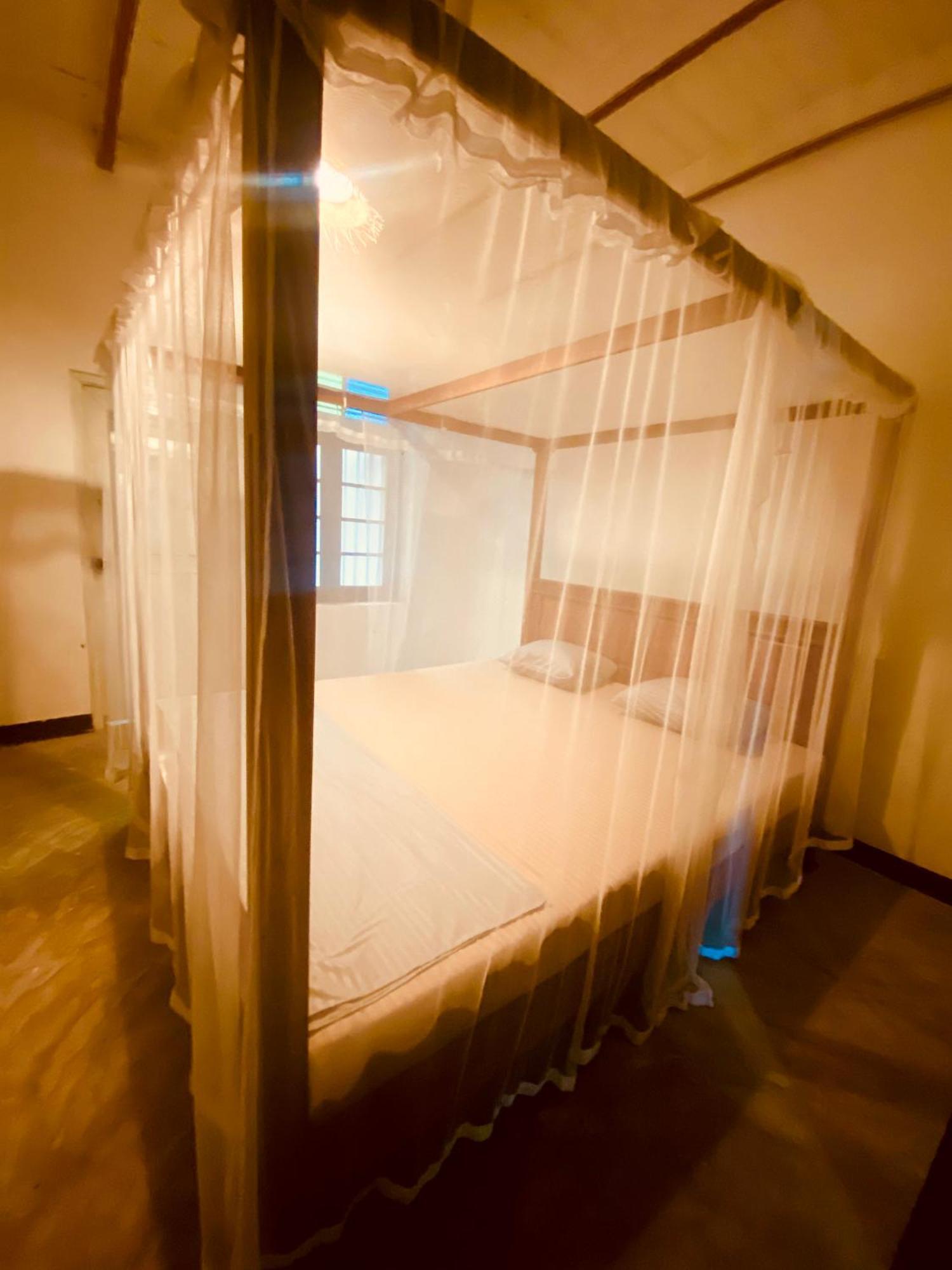 Happy Bunk Hostel Уелигама Екстериор снимка