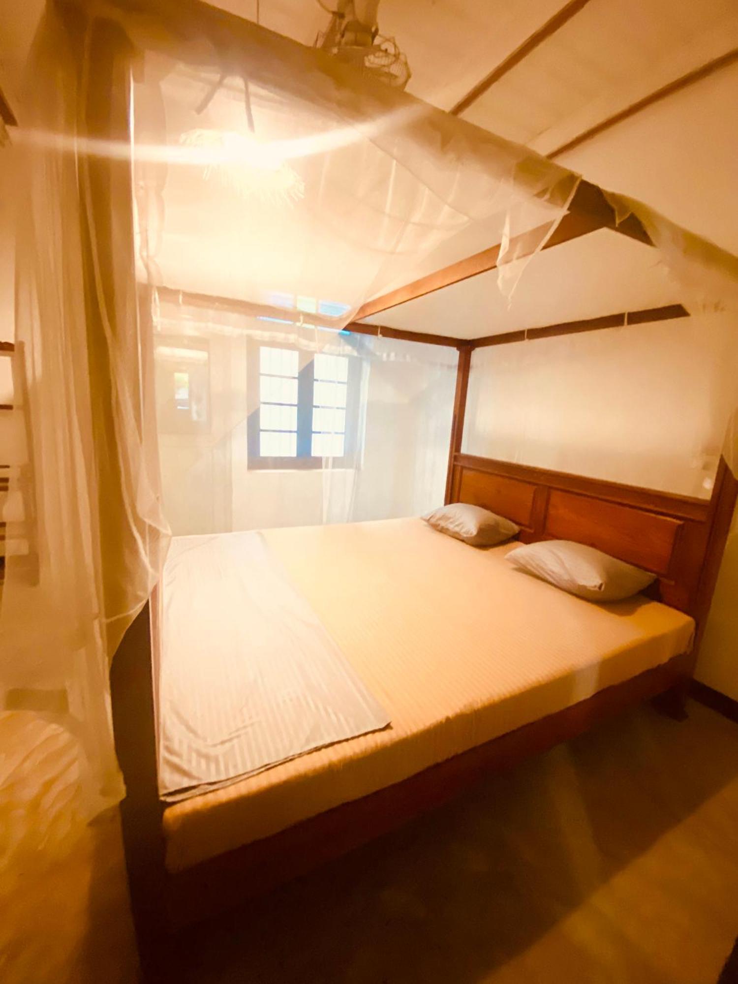 Happy Bunk Hostel Уелигама Екстериор снимка