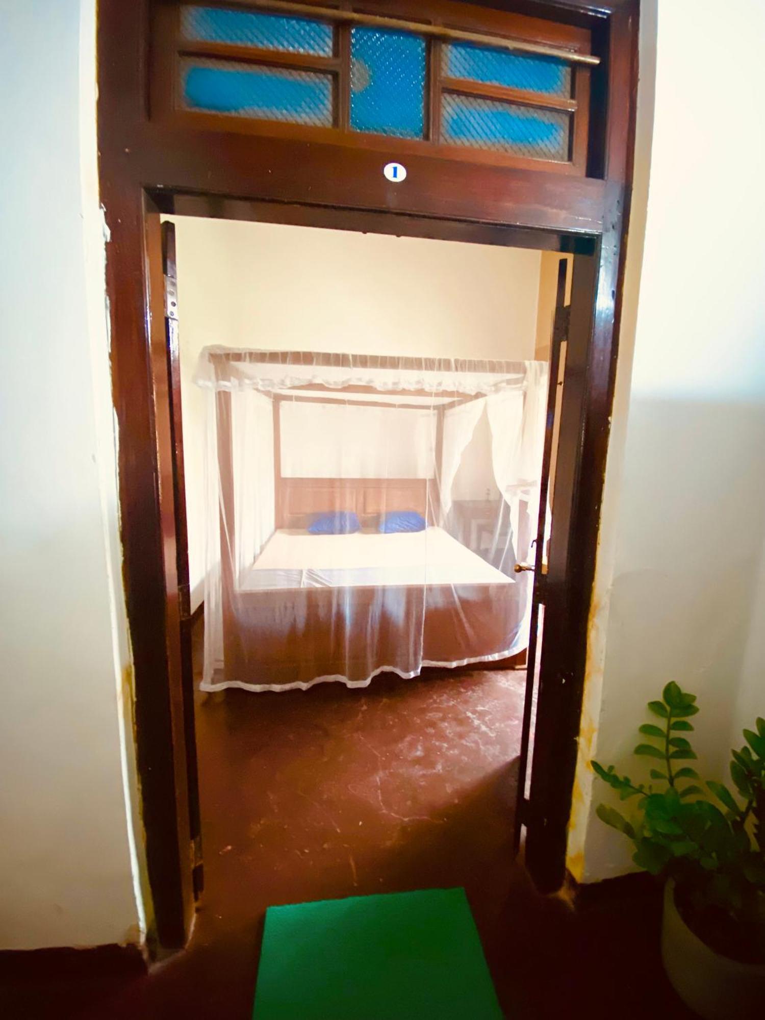 Happy Bunk Hostel Уелигама Екстериор снимка