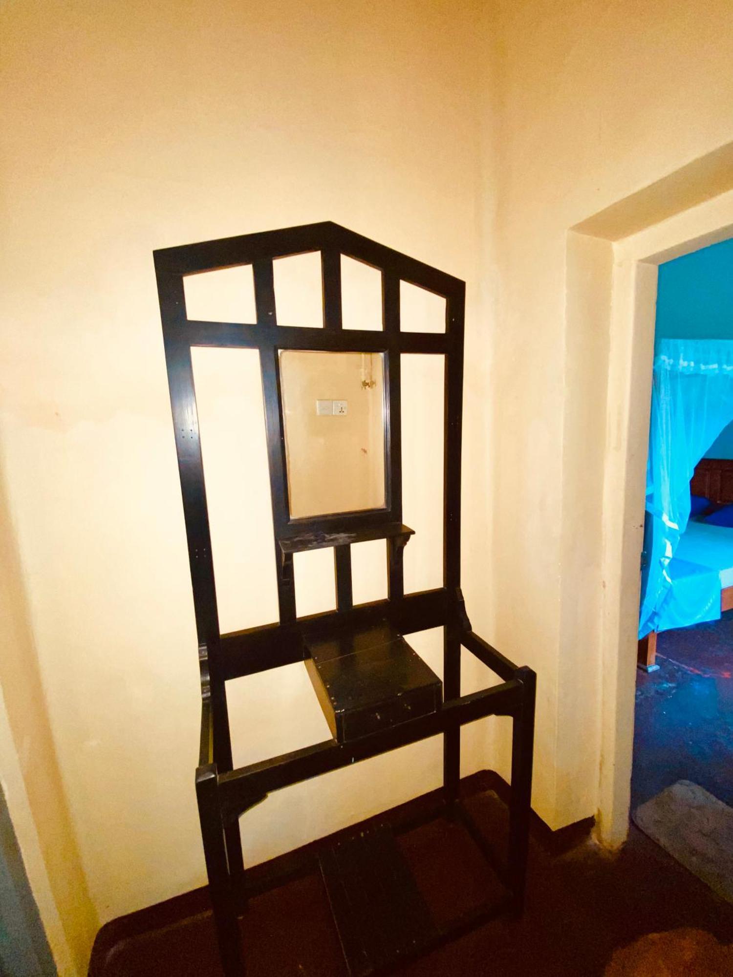 Happy Bunk Hostel Уелигама Екстериор снимка