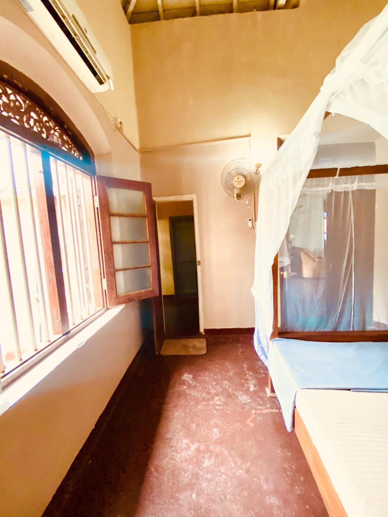 Happy Bunk Hostel Уелигама Екстериор снимка