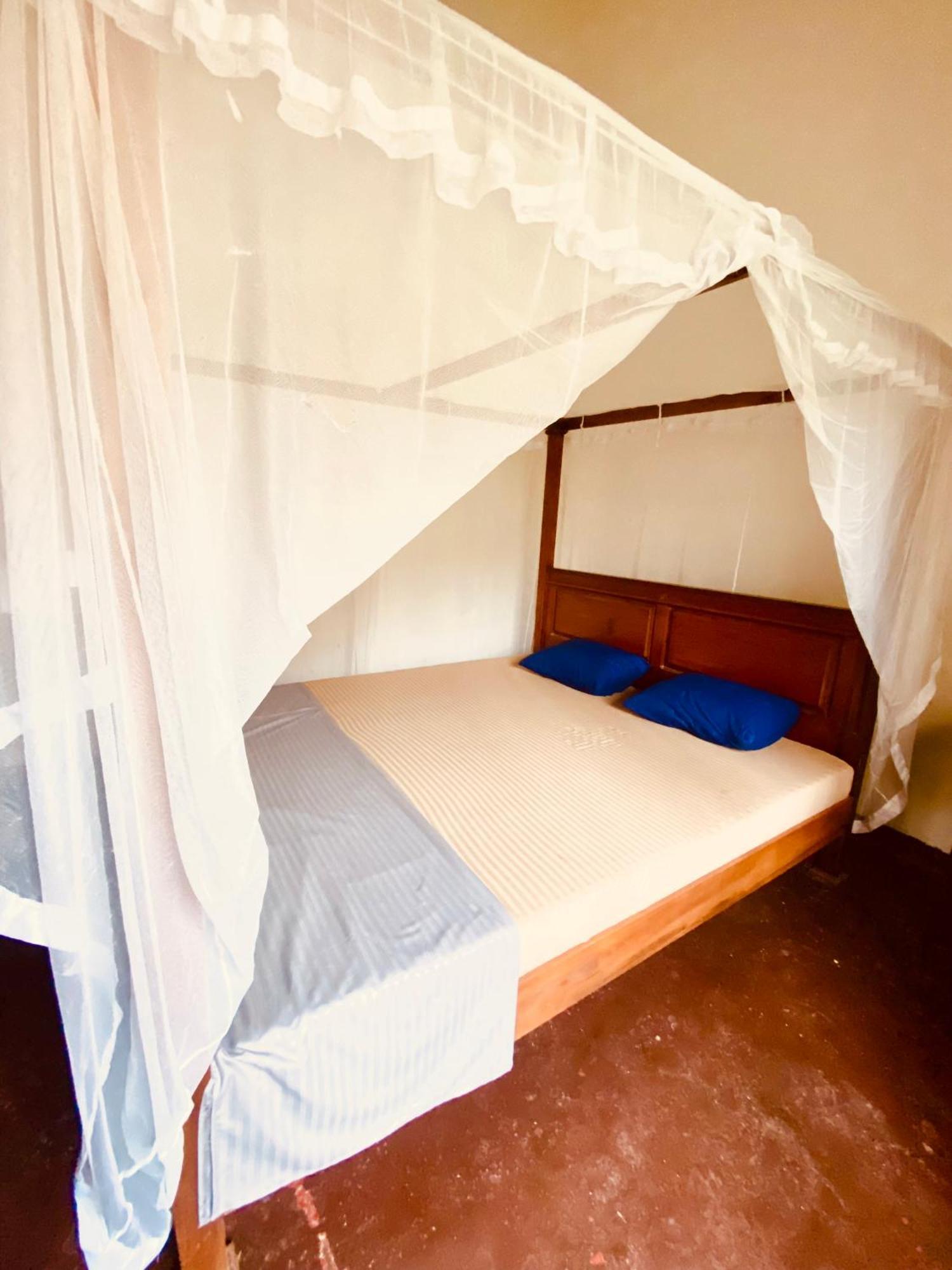 Happy Bunk Hostel Уелигама Екстериор снимка