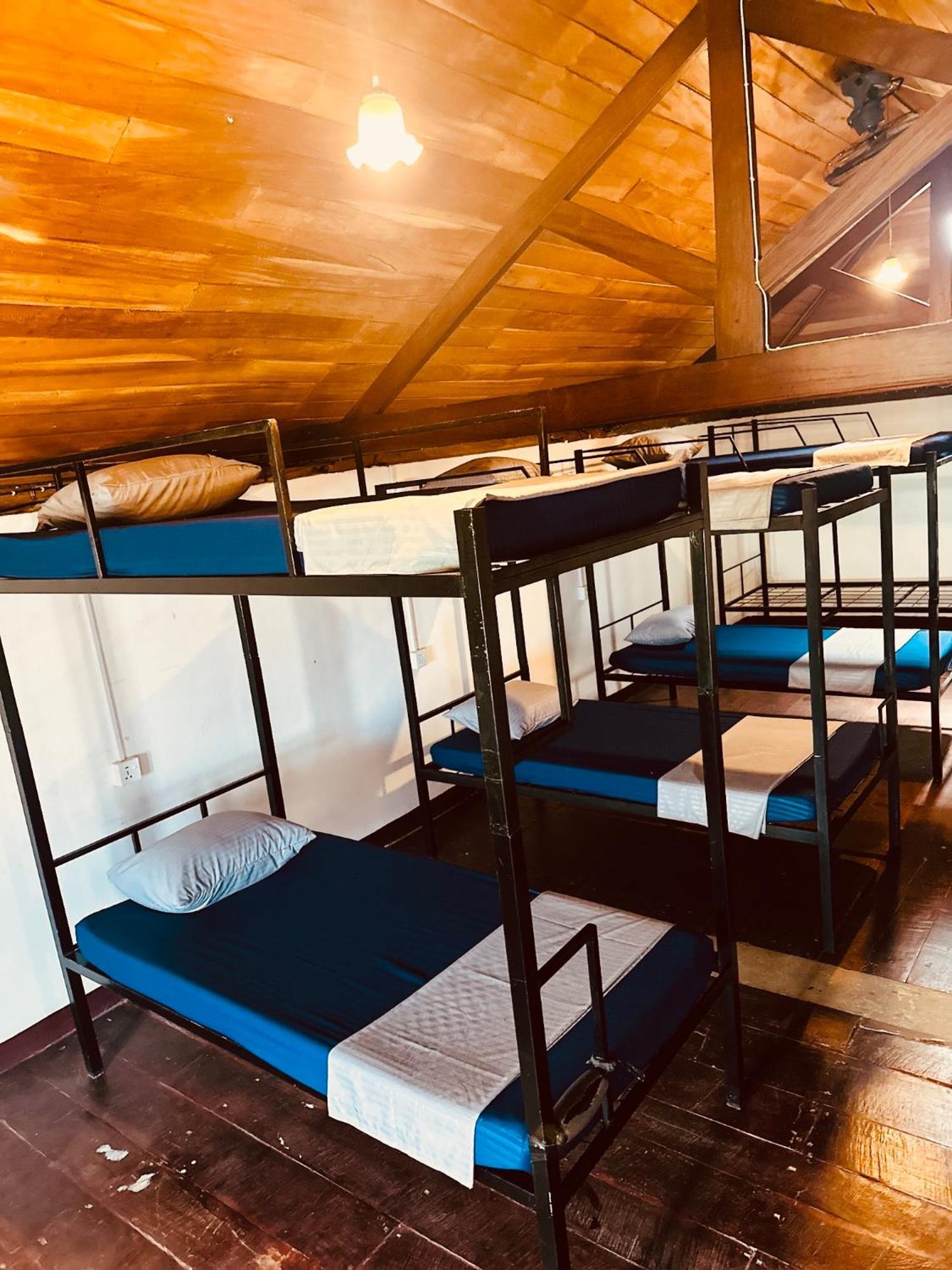 Happy Bunk Hostel Уелигама Екстериор снимка